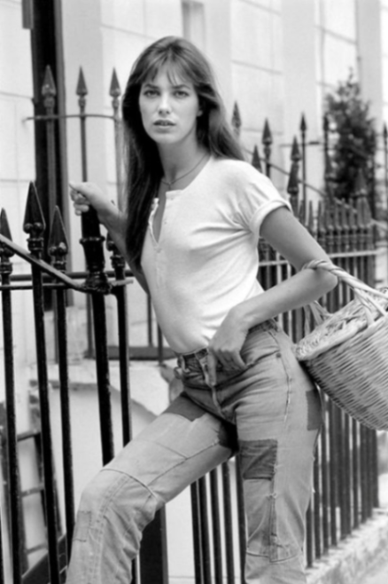 وفاة أيقونة الفن والموضة الممثلة الفرنسية البريطانية جين بيركين في ال 76 عاما.