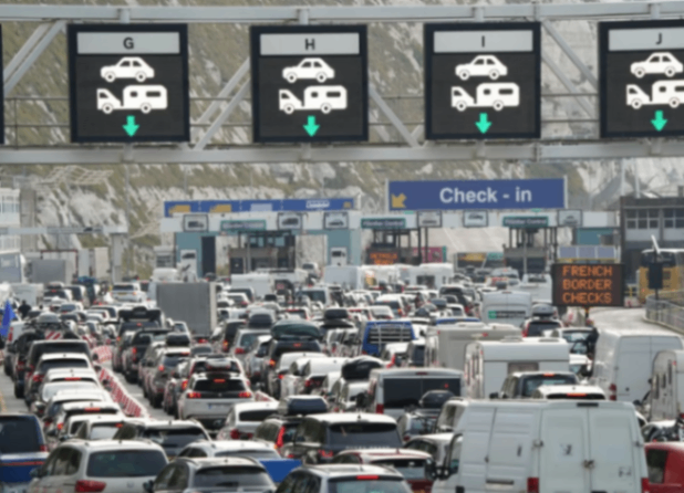 اختناقات مرورية ضخمة في دوفر