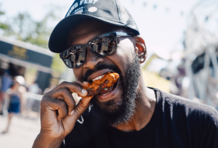  اكبر مهرجان لأكل الأجنحة باسم  Wing Fes في العالم يقام في انجلترا. 