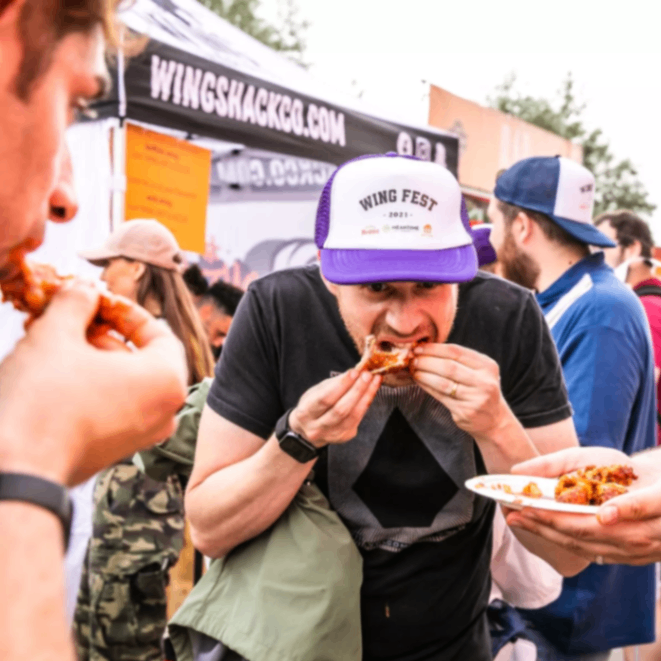  اكبر مهرجان لأكل الأجنحة باسم  Wing Fes في العالم يقام في انجلترا. 