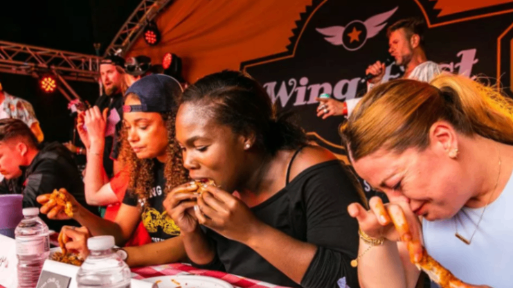  اكبر مهرجان لأكل الأجنحة باسم  Wing Fes في العالم يقام في انجلترا. 