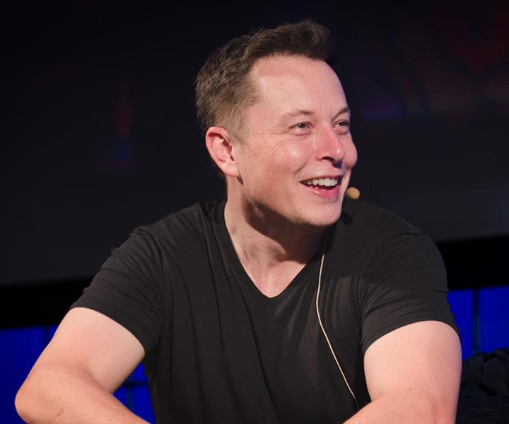 هل يفكر ايلون ماسك بشراء  Fox News و CNN؟