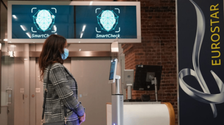 فحص الوجه بدلا من جوازات السفر.