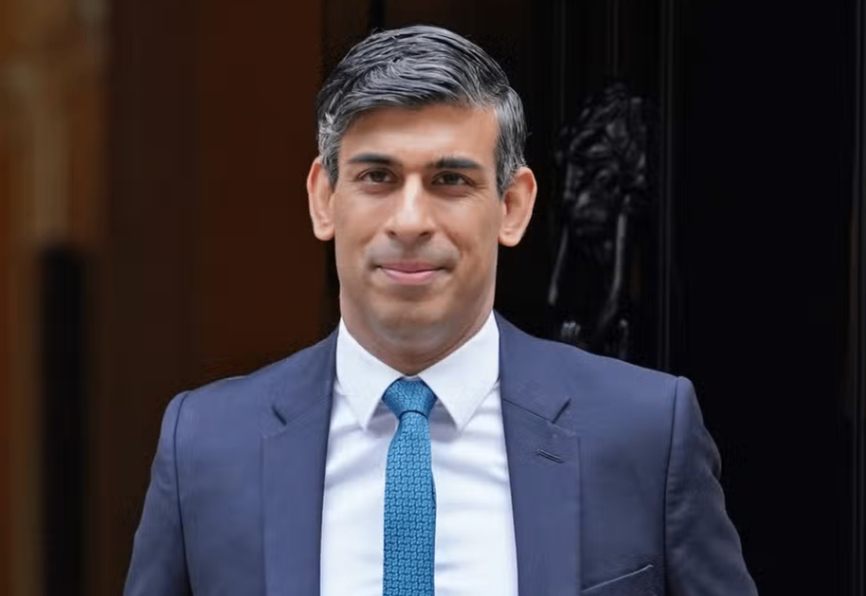 ريشي سوناك يعتذر عن الحظر السابق على المثليين الذين يخدمون في الجيش