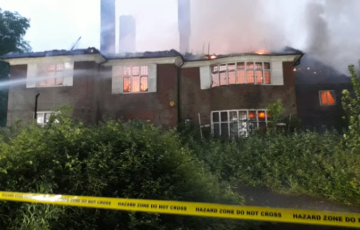 حريق في قصر مهجور في شمال لندن