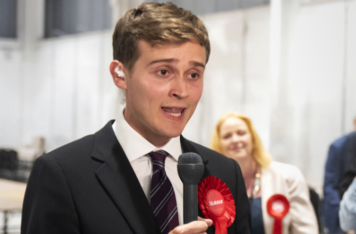 أصبح كير ماثر البالغ من العمر 25 عامًا أصغر ممثل للبرلمان البريطاني