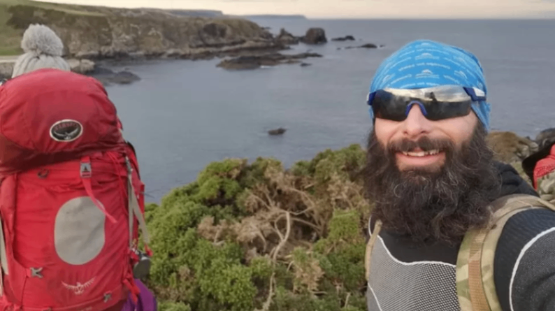 السير على الاقدام 19 الف ميل 