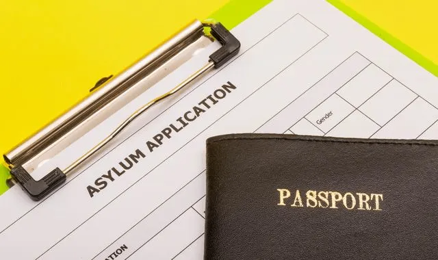 احتيال بعض مكاتب المحاماة على اللاجئين .