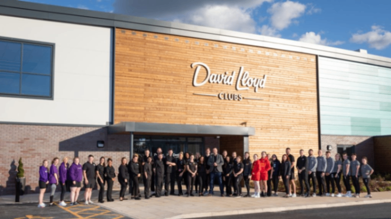  غرق شدن کودک 3 ساله در استخر David Lloyd