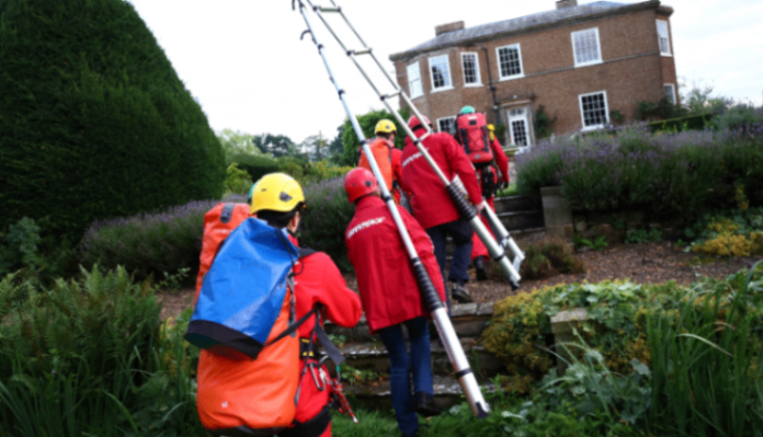 پوشاندن خانه ی ریشی سوناک با پارچه ی سیاه