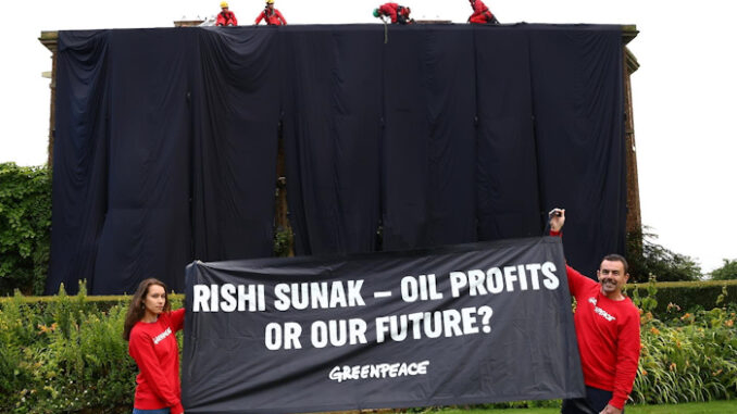 پوشاندن خانه ی ریشی سوناک با پارچه ی سیاه