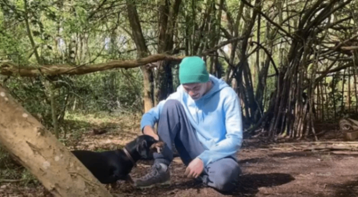 تسببت لدغة القراد في حساسية قاتلة ، تاركة كريستوفر ، 28 عامًا ، في المنزل