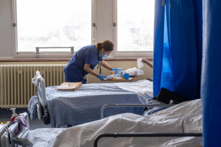 لجأت الحكومة إلى القطاع الخاص لتقليل قوائم انتظار NHS