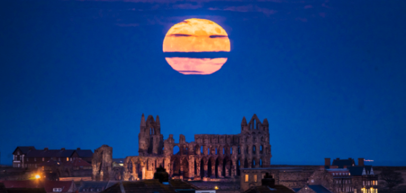 حدثان عملاقان في شهر واحد - كيف نراهما في المملكة المتحدة