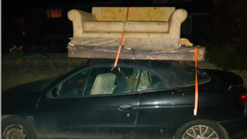 محرومیت از رانندگی به علت بستن کاناپه به سقف ماشین در Sussex