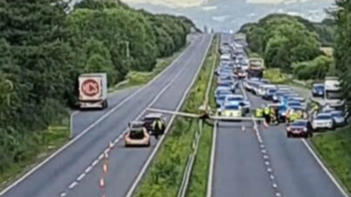 فرود اضطراری هواپیما در نزدیکی شهر Gloucestershire 