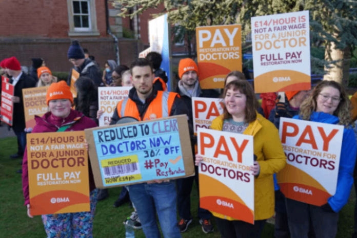 ضرر یک میلیارد پوندی NHS به دلیل اعتصاب پزشکان