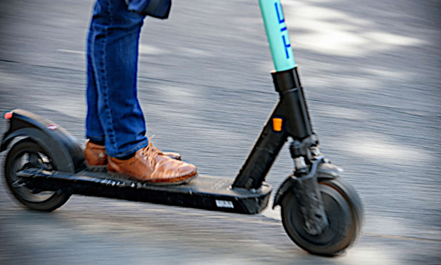 خطر الحريق من شواحن الدراجات والسكوترات الكهربائية