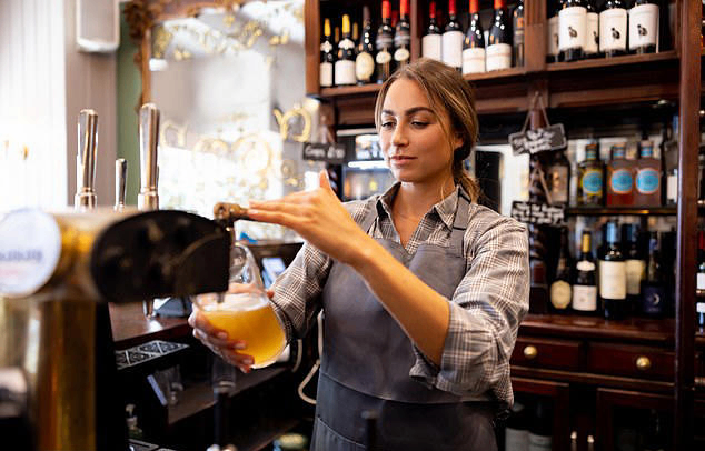 60 درصد از دانشجویان جدیدالورود بریتانیا شاغل هستند