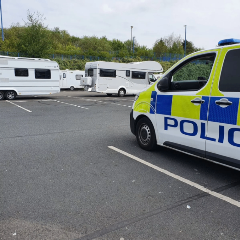 عقوبة البضائع غير المصرح بها على سطح شاحنة في إنجلترا