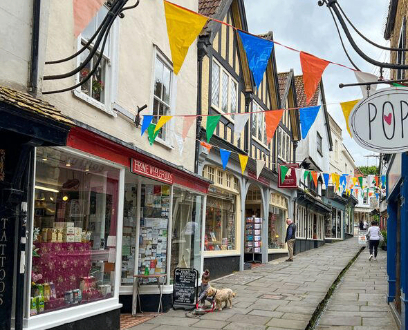 یک دهکده در بخش چشایر انگلستان با نامی خاص و غیر قابل تلفظ 