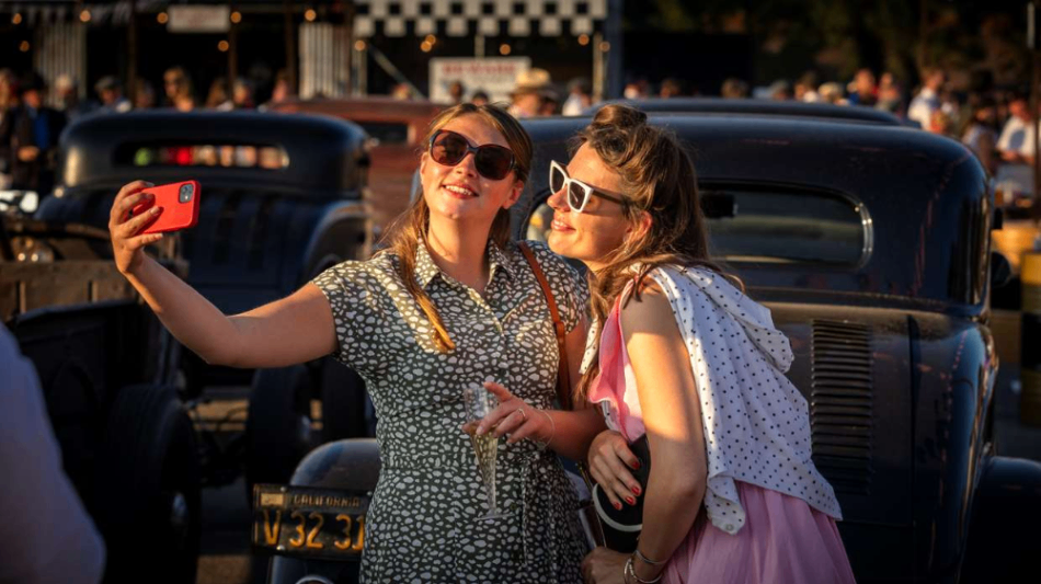 رحلة مذهلة من لندن إلى تشيتشيستر لحضور مهرجان Goodwood Revival