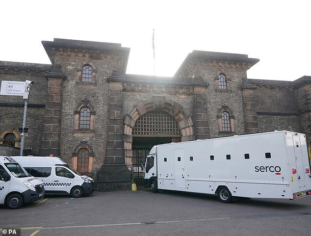 هروب جندي بريطاني سابق مشتبه به بالتجسس لصالح إيران من السجن