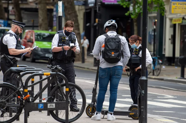افزایش دزدی در لندن با استفاده از دوچرخه‌های برقی و اسکوتر‌ها