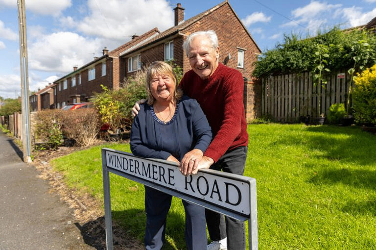 الزوجان المحظوظان: 181.818 جنيهًا إسترلينيًا للفائزين باليانصيب في المملكة المتحدة