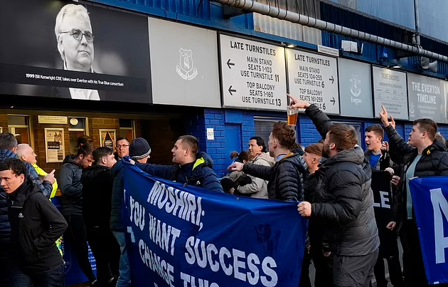 وأكد فرهاد موشيري، مالك إيفرتون، الصفقة مع شركة الاستثمار الأمريكية 777 بارتنرز