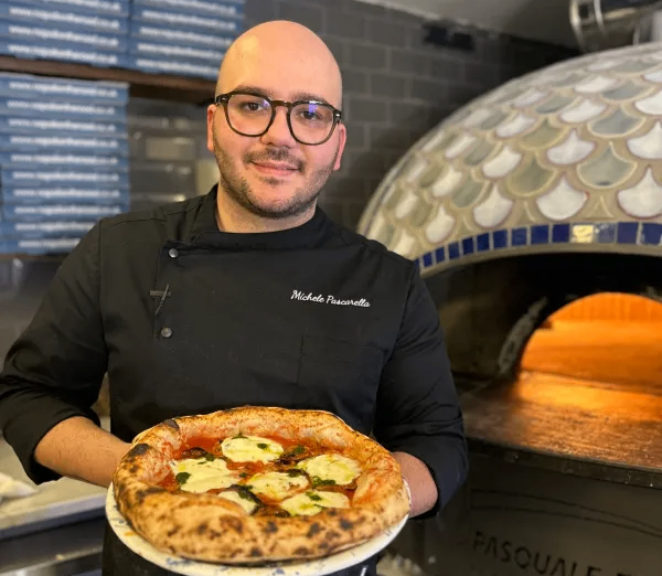 أفضل صانع بيتزا في العالم يعيش في لندن ولديه مطعم للبيتزا