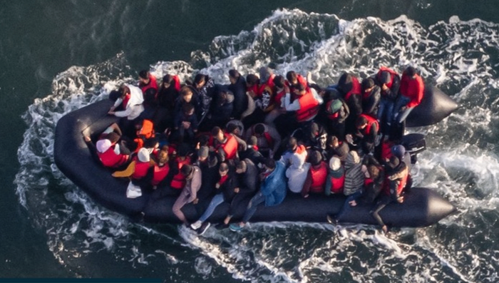 خصم 50% من المهربين للمهاجرين غير الشرعيين لعبور القناة الإنجليزية