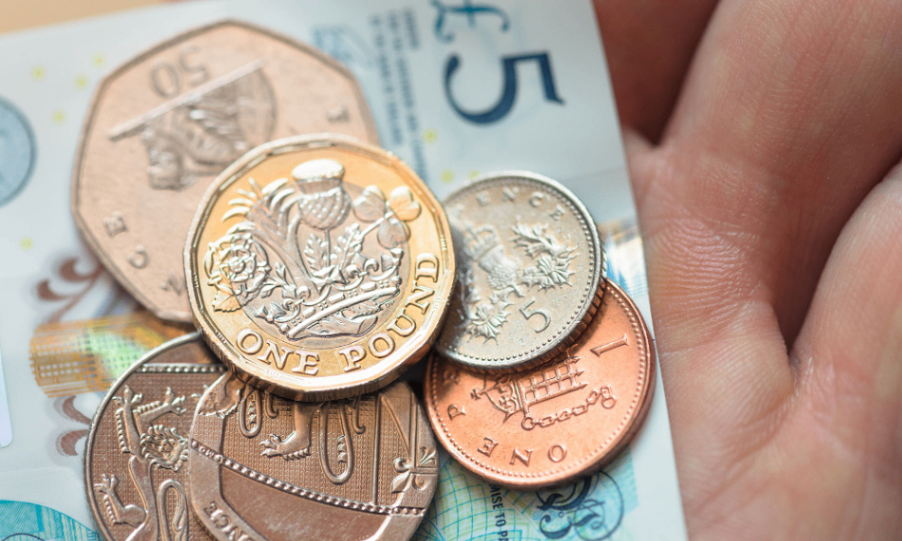 32% من البريطانيين لديهم أقل من 100 جنيه إسترليني في حساباتهم في نهاية كل شهر