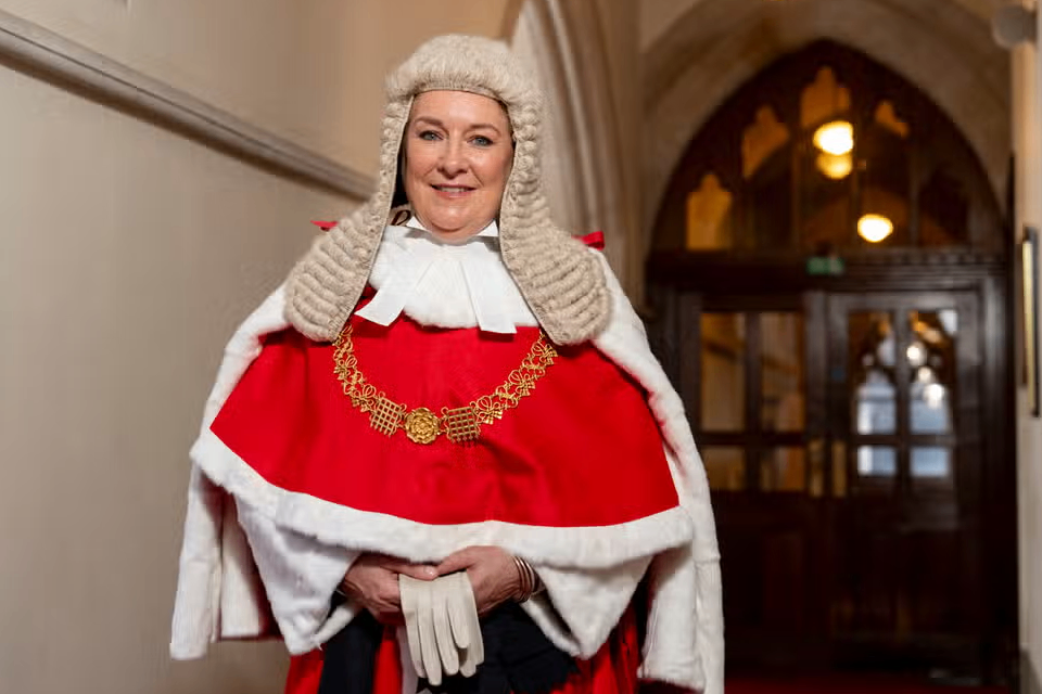 لیدی Sue Carr، اولین زن رئیس قضات ، در انگلستان و ولز منصوب شد