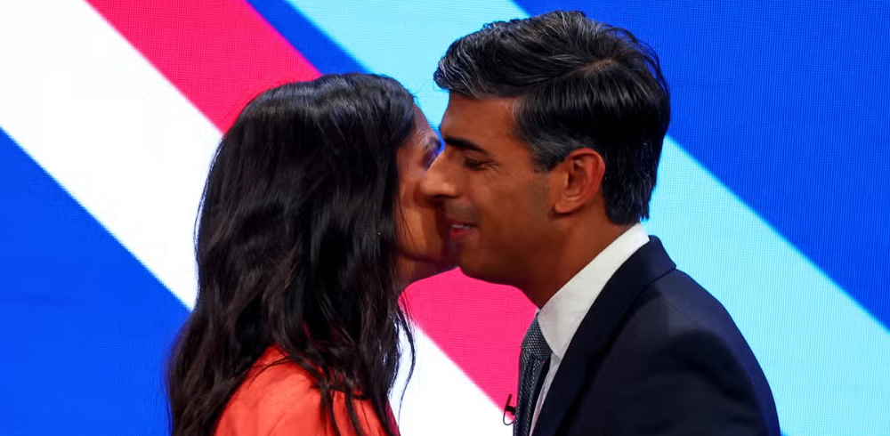 ألقت زوجة رئيس الوزراء، أكشاتا مورثي، كلمة بشكل غير متوقع في مؤتمر الحزب.