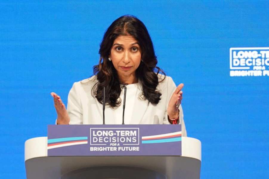 سويلا برومان: رفع العلم الفلسطيني في شوارع بريطانيا جريمة