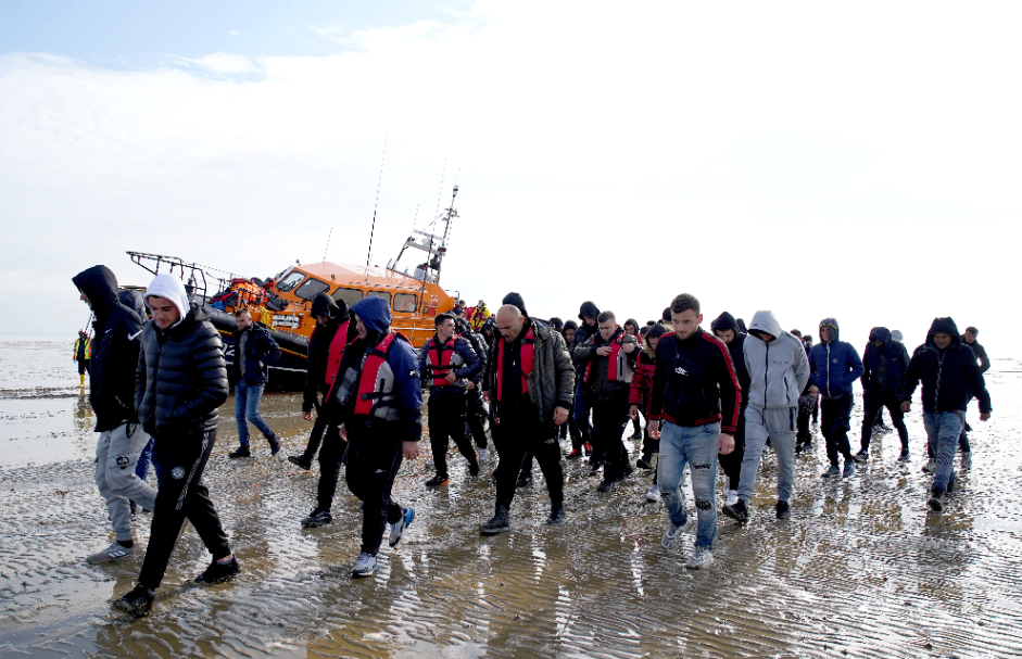 المهربون ودورهم في طريق المهاجرين إلى المملكة المتحدة: المخطط الرواندي غير معروف