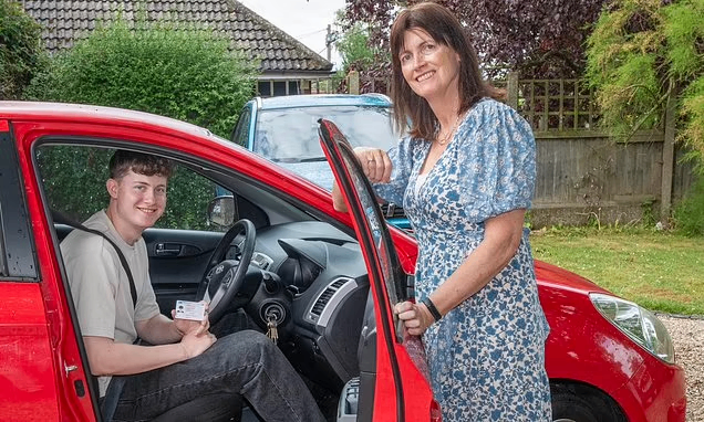 لقد حصلت على 1600 جنيه استرليني من أول تأمين على السيارة لابني