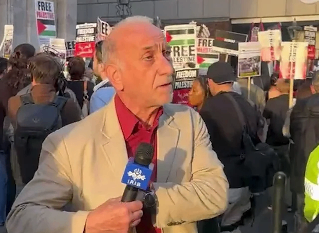 انتقاد گروهی از معترضین فلسطینی به حضور خبرنگار صدا و سیما در تظاهرات اخیر لندن