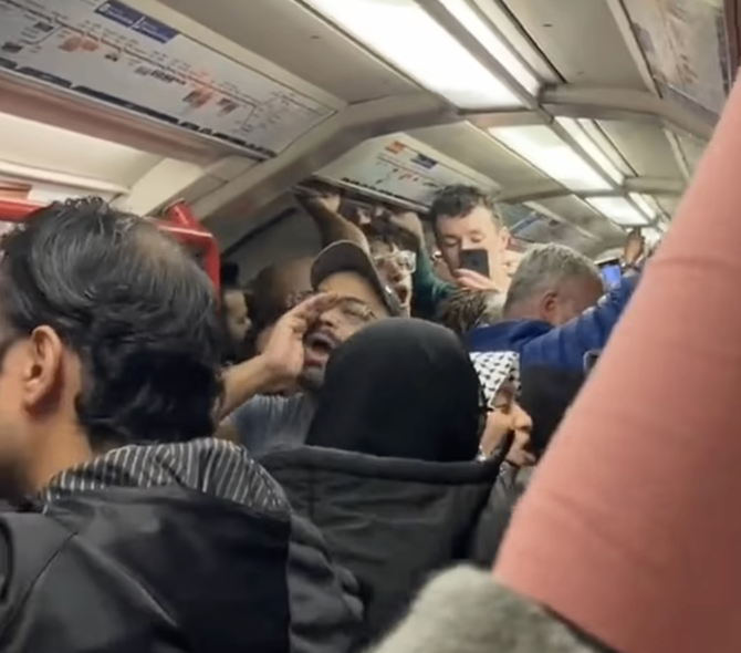 سائق مترو أنفاق لندن يهتف دعما لفلسطين