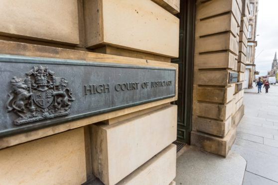 جان داچ، متجاوز جنسی، به دلیل مجموعه‌ای از جرایم در انگوس به  هشت سال حبس محکوم شد
