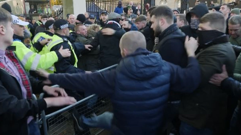 برخورد تند تظاهرات کنندگان انگلیسی با پلیس در لندن