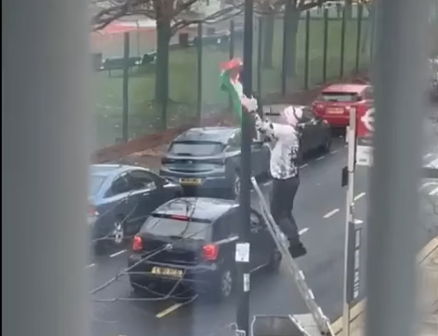 جنگ با نردبان سر پرچم فلسطین