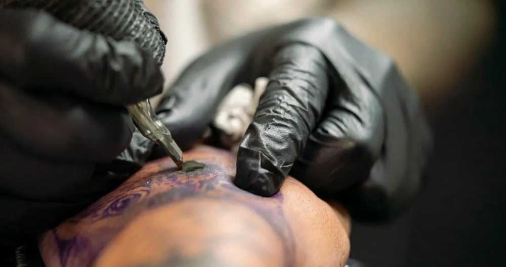 فوت یک مرد به دلیل سپسیس پس از خالکوبی در یک استودیو غیرقانونی