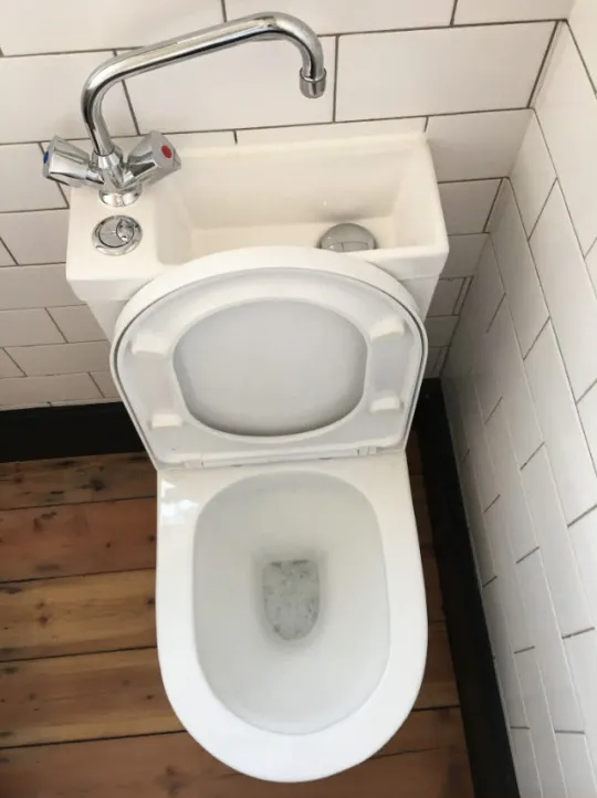 یک مکان Airbnb در لندن که شبیه یک سلول زندان است