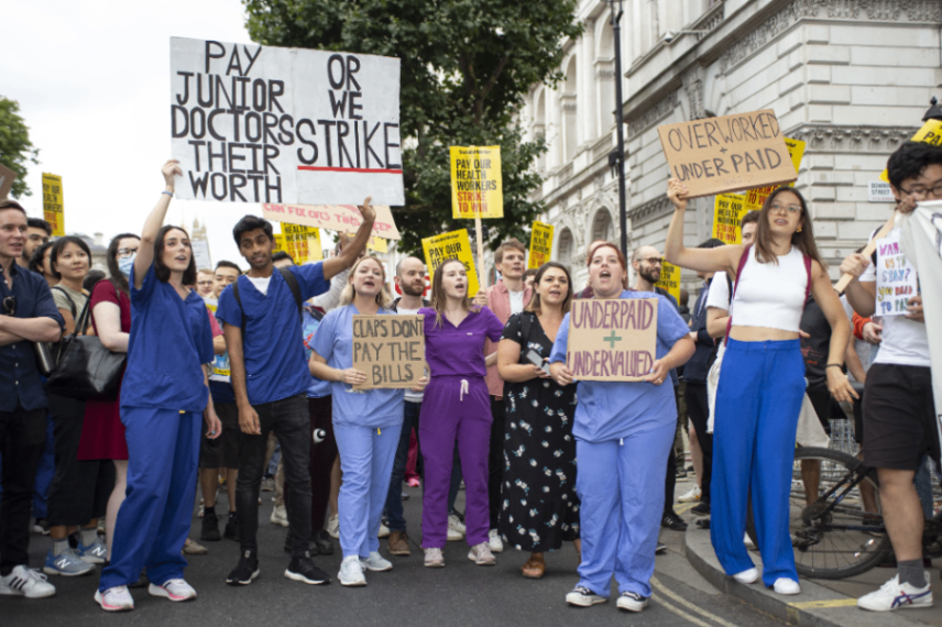 اعلام اعتصاب ۴ روزه پزشکان جوان در انگلستان