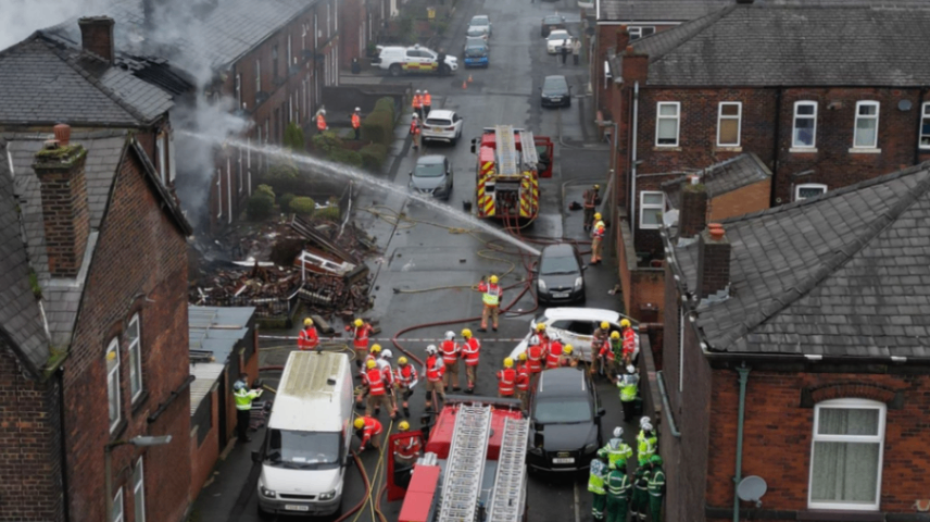 تخلیه یک مدرسه ابتدایی پس از 'انفجار گاز' در خانه‌ای مجاور