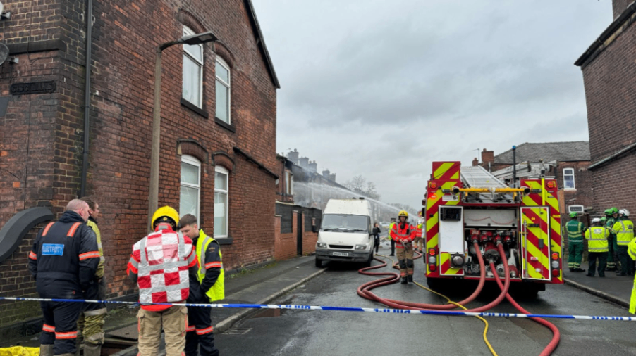تخلیه یک مدرسه ابتدایی پس از 'انفجار گاز' در خانه‌ای مجاور