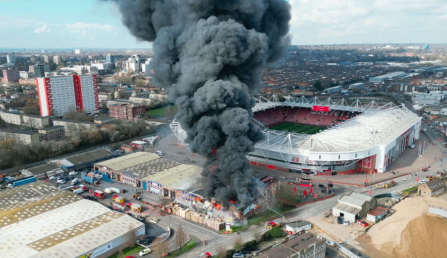 تعویق بازی Southampton در پی شعله‌ور شدن آتش در مجاورت استادیوم فوتبال