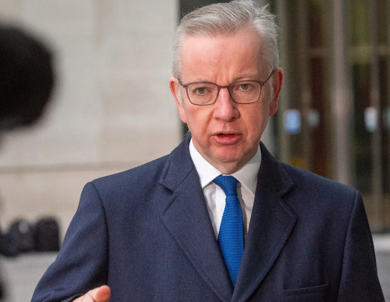 مایکل گوو تصمیم خود در اجرای قانون 